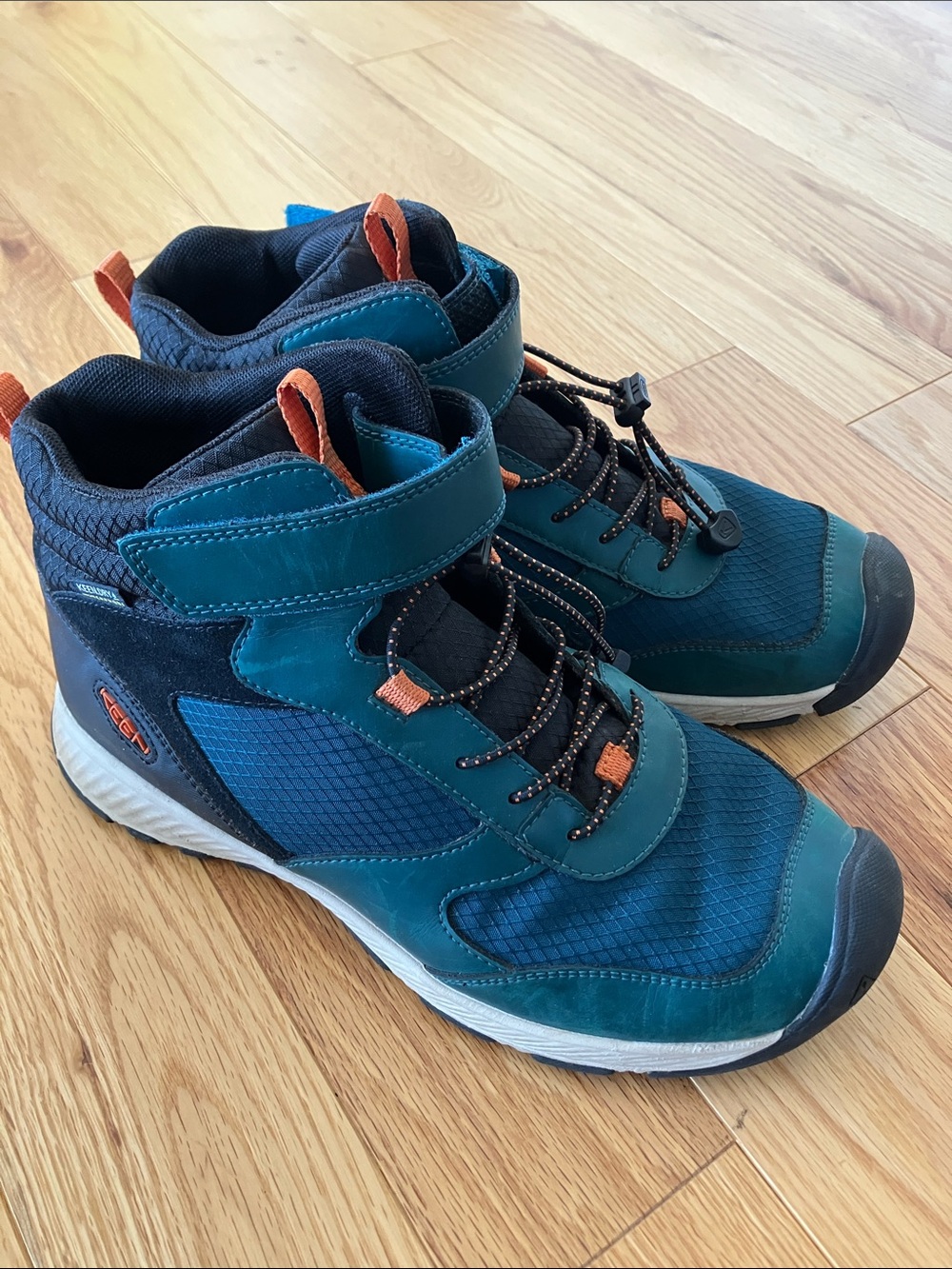 Keen Skua Teal and Navy High-Top Hiking Shoes